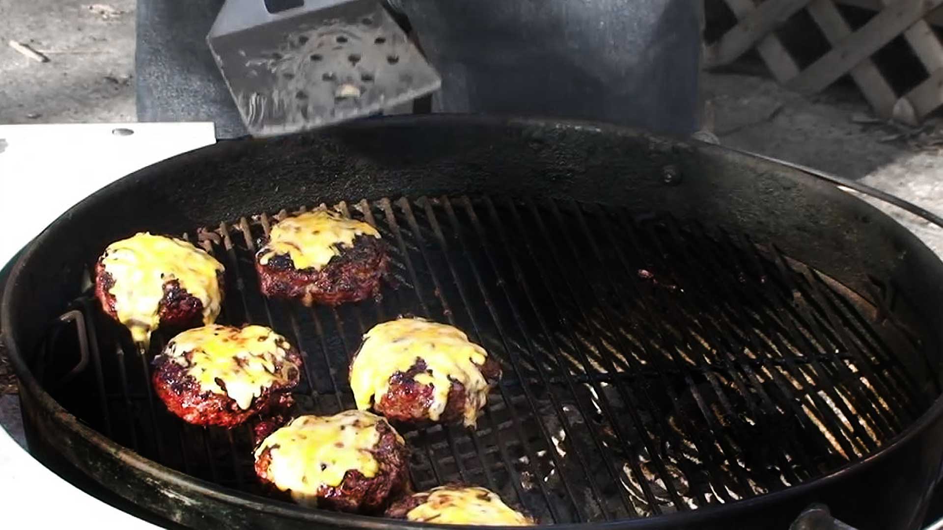 ROAST BEEF BACON CHEESEBURGER – BBQ Pit Boys